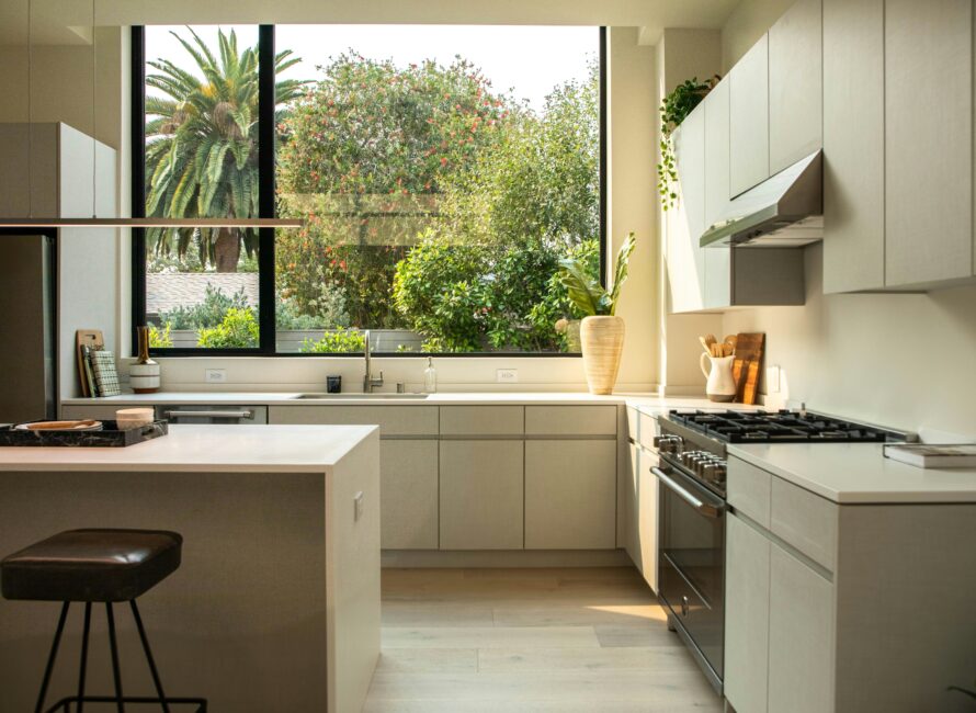 Rénovation de cuisine, cuisine rénovée dans un style moderne